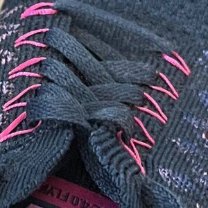 Women's NIKE Free Run Size 9